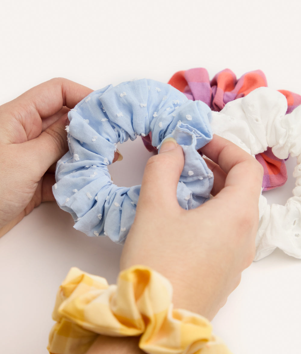 cafide-noa-scrunchie-haargummi-violett-vichy-baumwolle image 3