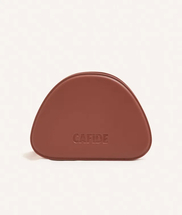 cafide-travel-jala-hundetasche-braun-veganleder-kulturbeutel image 1