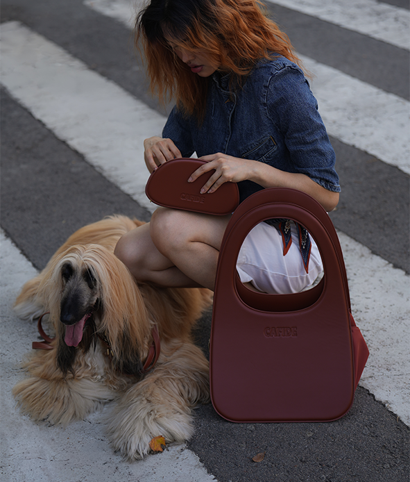 cafide-jala-dokumententasche-hund-braun-veganes-leder image 3