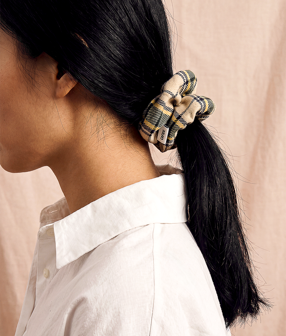 cafide-pets-noa-scrunchie-beige-tartan-haargummi image 3